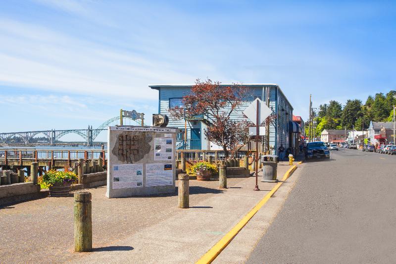 Holiday Inn Express Newport By Ihg Eksteriør billede