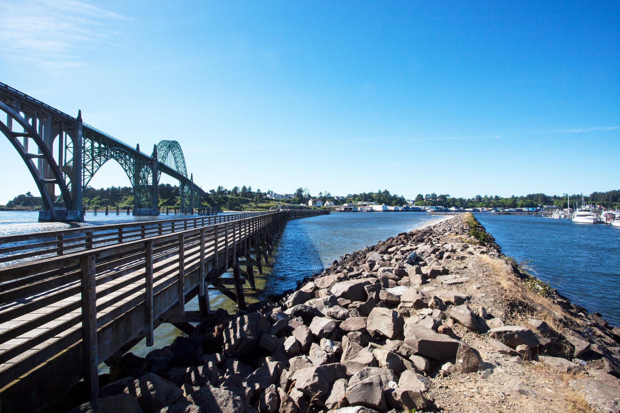 Holiday Inn Express Newport By Ihg Eksteriør billede