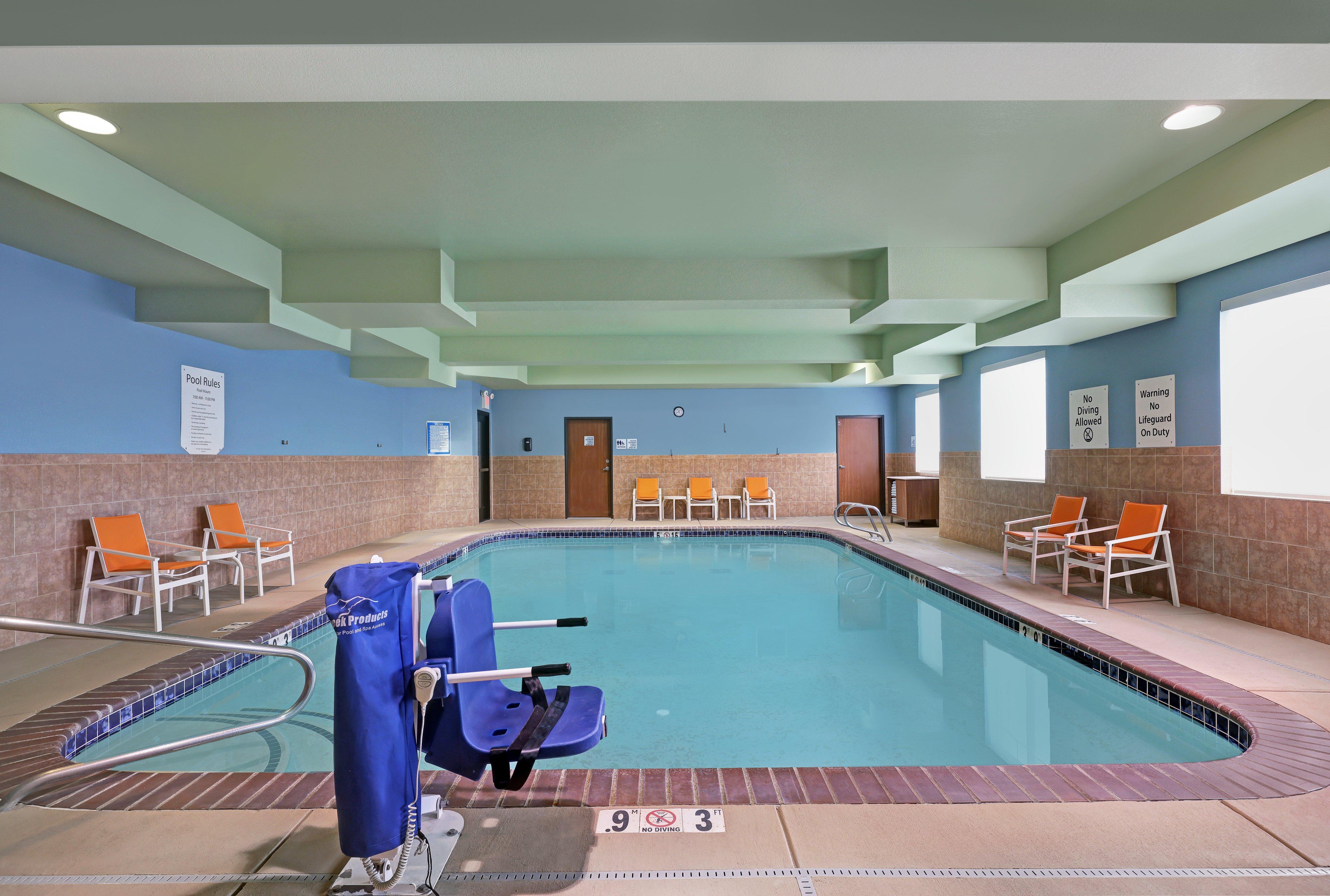 Holiday Inn Express Newport By Ihg Eksteriør billede