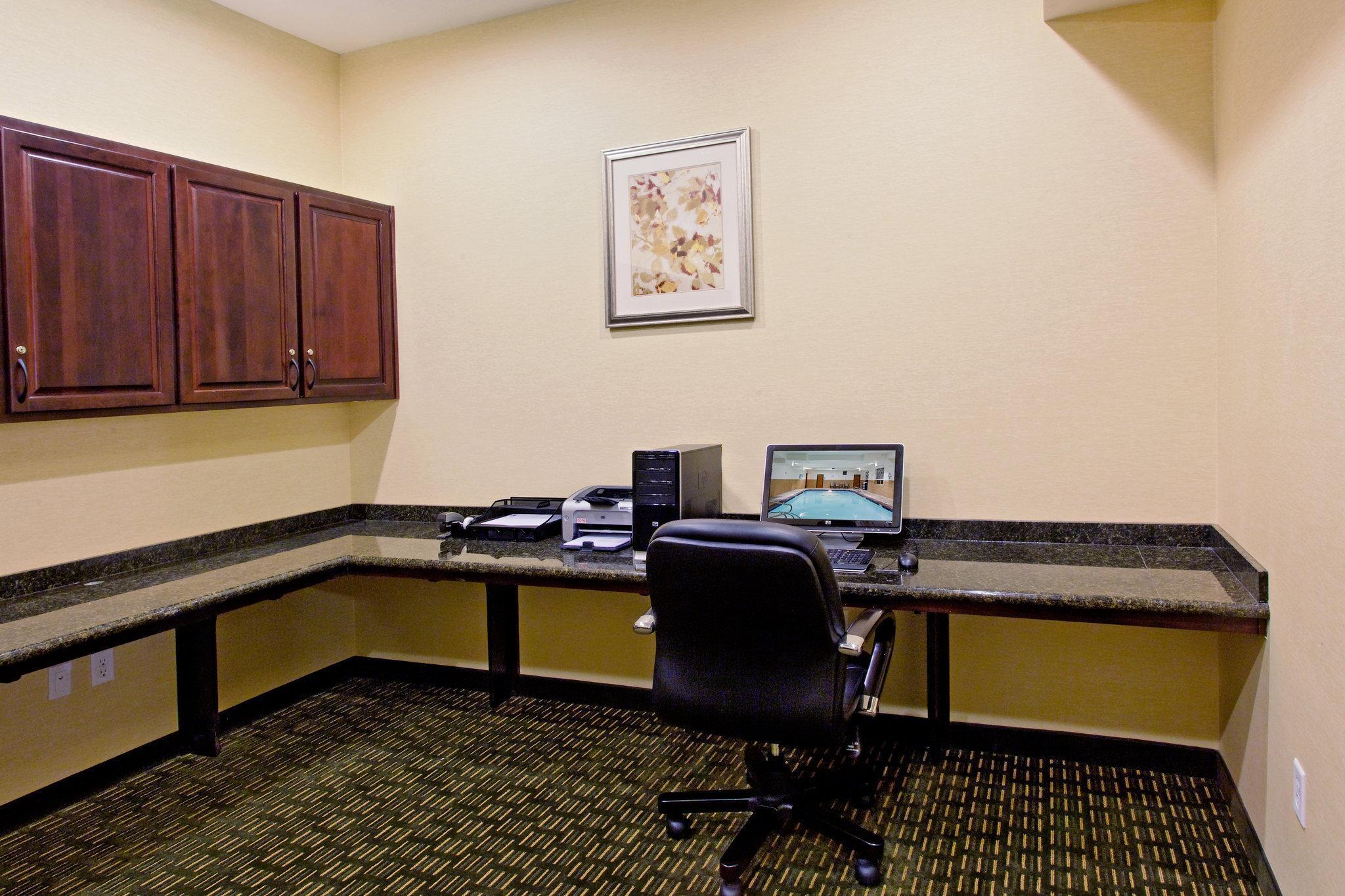 Holiday Inn Express Newport By Ihg Eksteriør billede