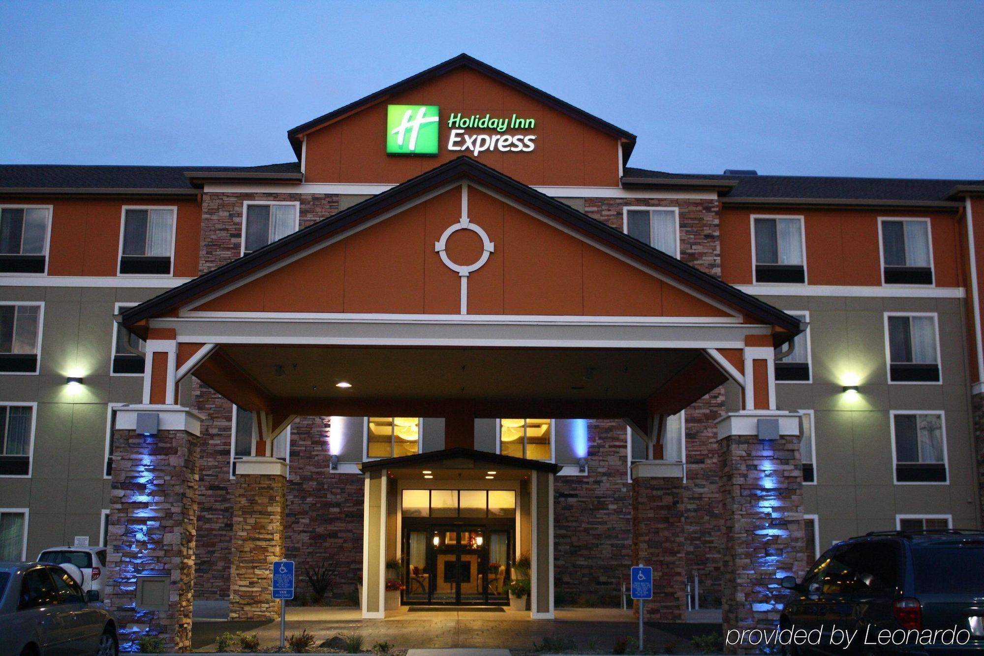 Holiday Inn Express Newport By Ihg Eksteriør billede